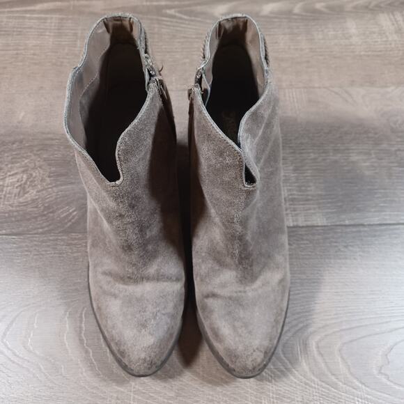 Carlos Santana Almond Toe Booties - Picture 3 of 8